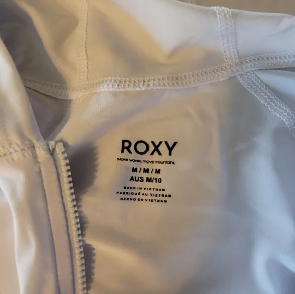 2 Roxy Rashguard Shirts - Picture 2 of 6